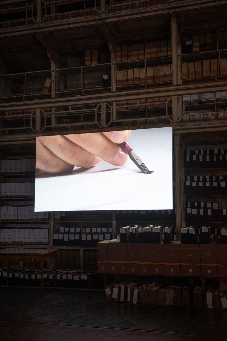 Ali Kazma, Calligraphy, 2013 — video HD a un canale, dalla serie Resistance