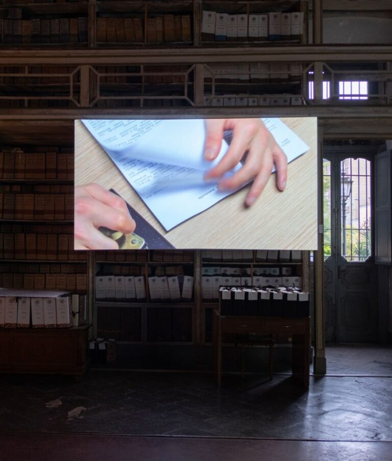 Ali Kazma, Clerk, 2011 — video HD a un canale