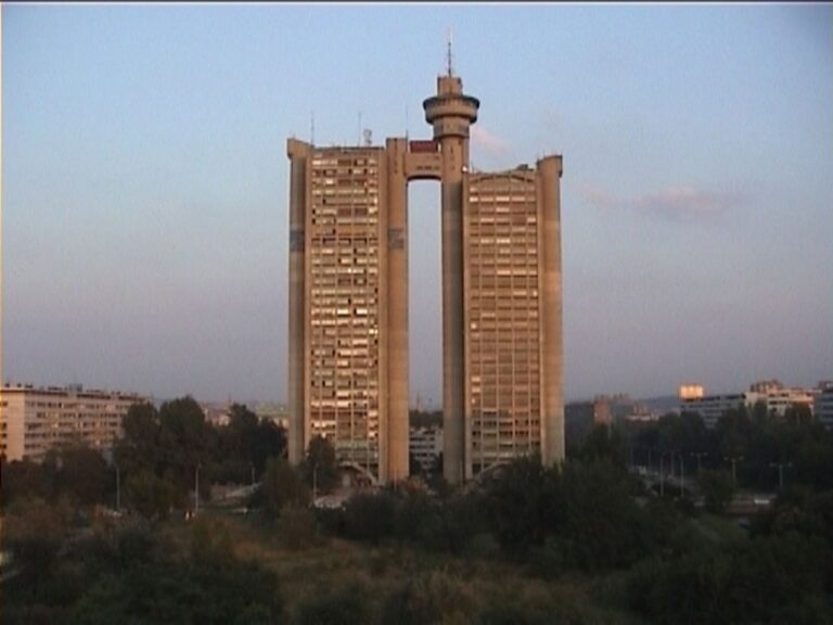 Cyprien Gaillard, Desniansky Raion, 2007 — Betacam numerica, colore, suono