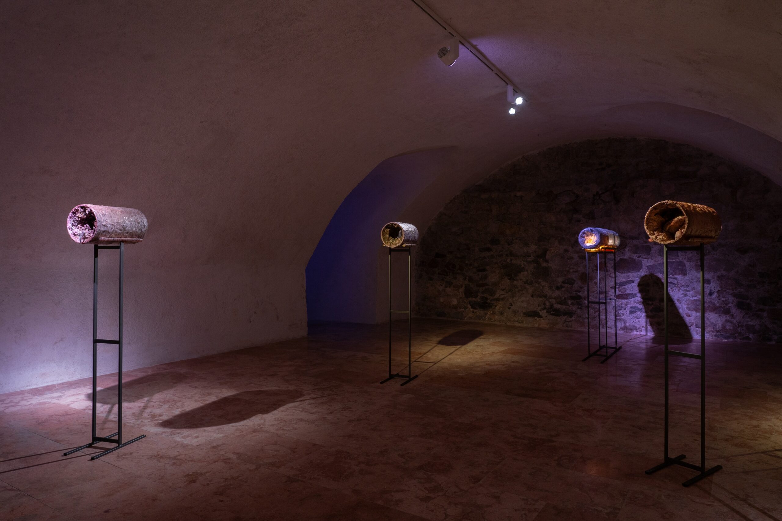 Natália Trejbalová, Fantastic Voyage pt. 1-3, 2025 — paraffina, cera d’api, inchiostro acrilico e materiali vari, stand di ferro