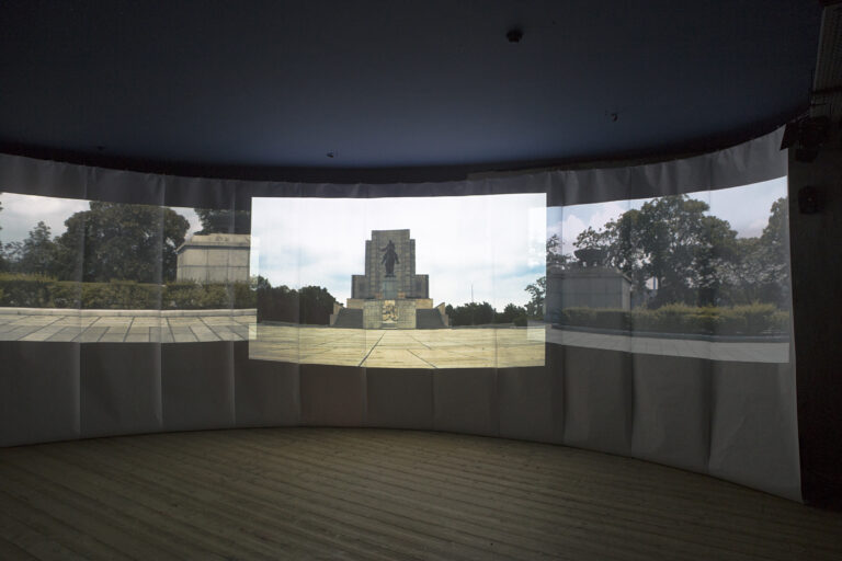 Thadeusz Tischbein, Schneewittchen / Snow white, 2016 — HD video installation