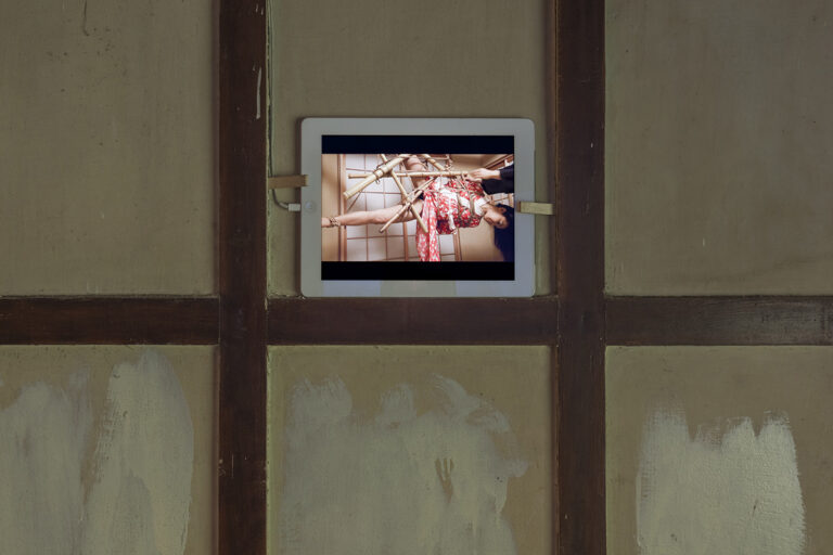 Ali Kazma, Kinbaku, 2013 — video HD, dalla serie Resistance