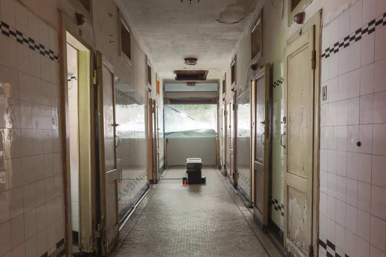 Ali Kazma, Safe, 2015 — video HD, from Resistance series