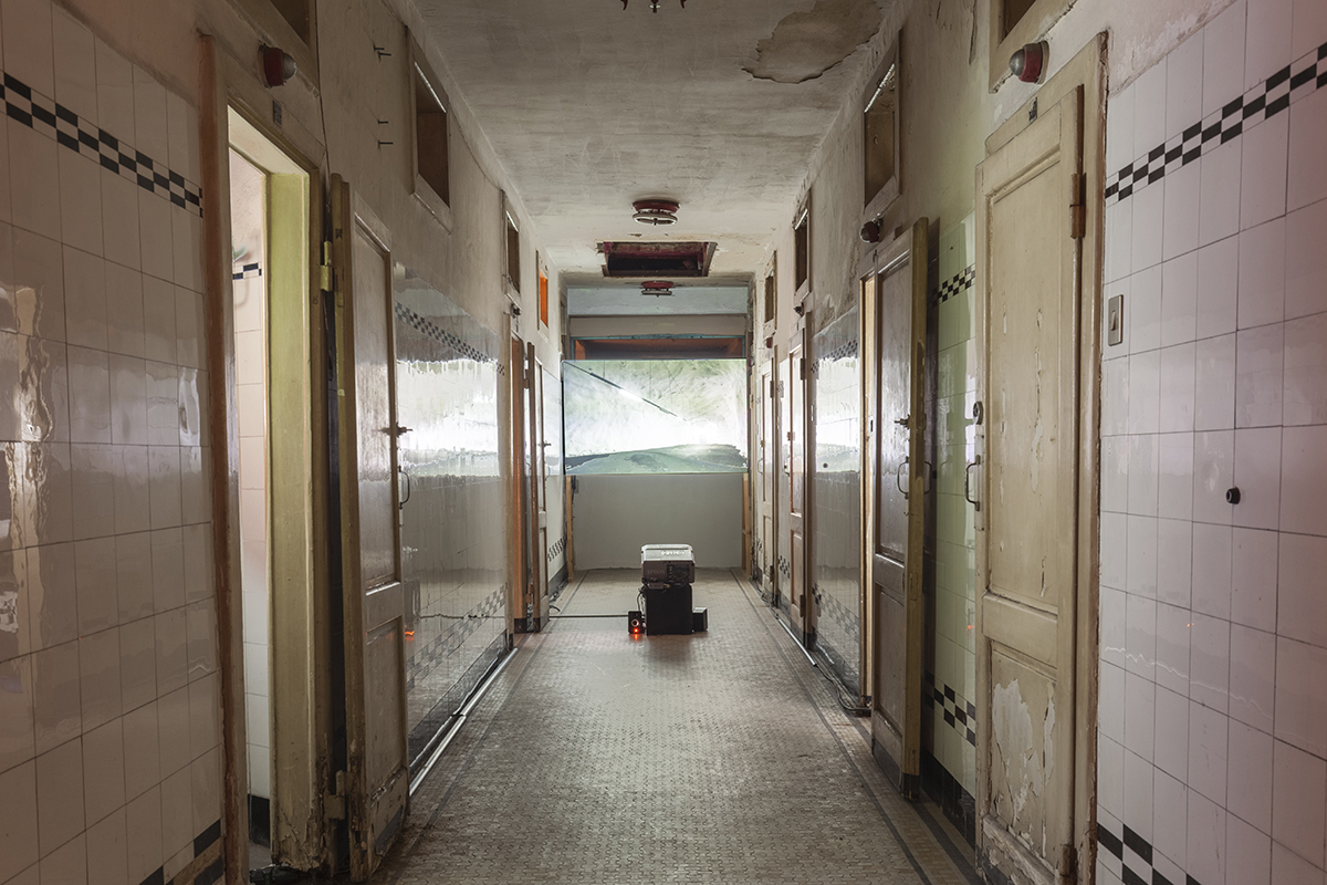 Ali Kazma, Safe, 2015 — video HD, from Resistance series