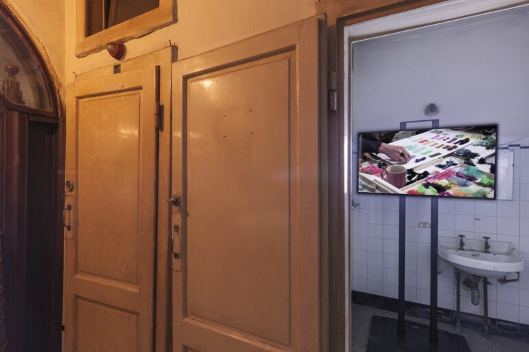 Ali Kazma, Casa di moda, 2009 — video HD from Obstructions series