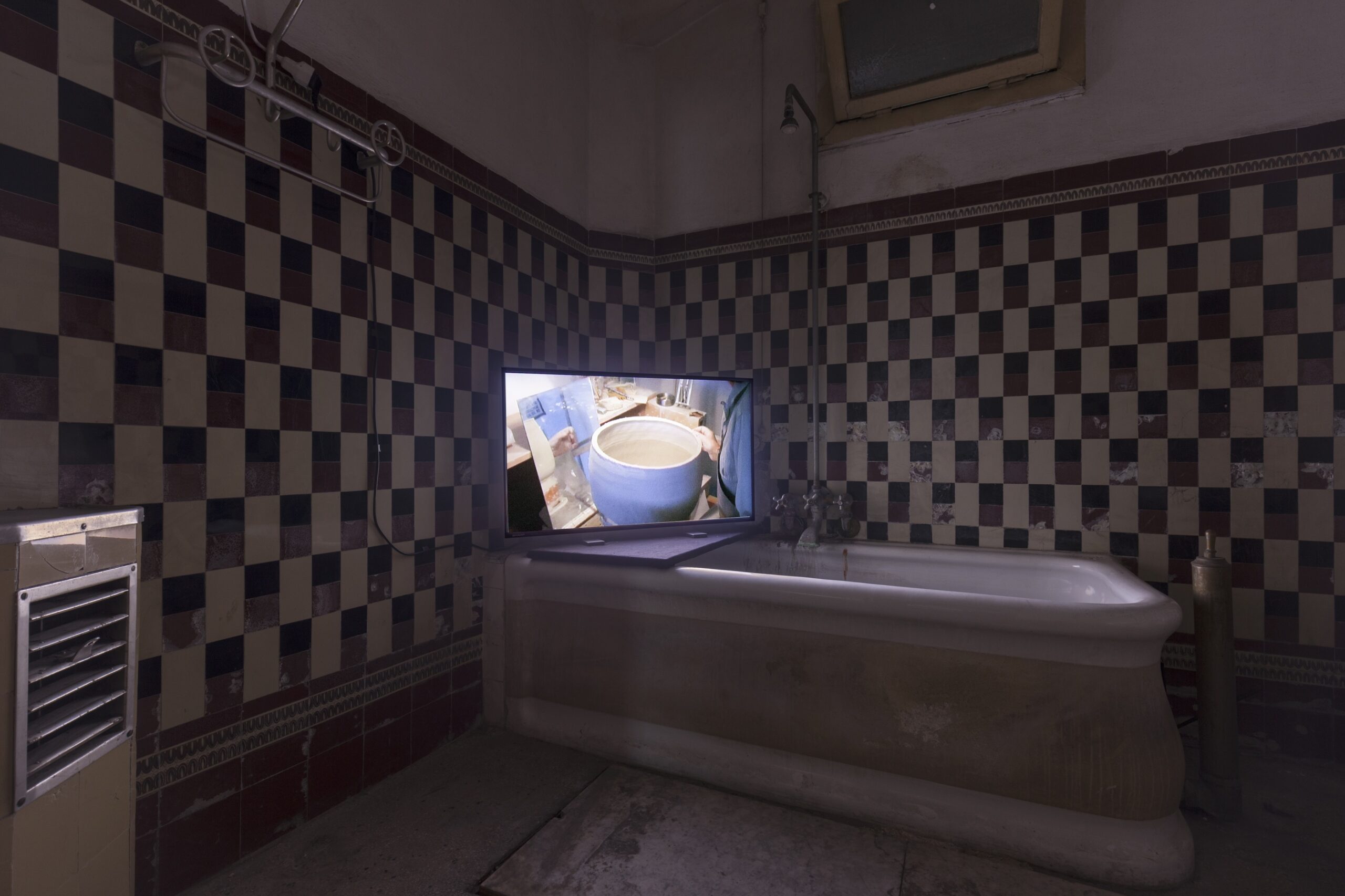 Ali Kazma, Studio Ceramist, 2007 — video HD from Obstructions series