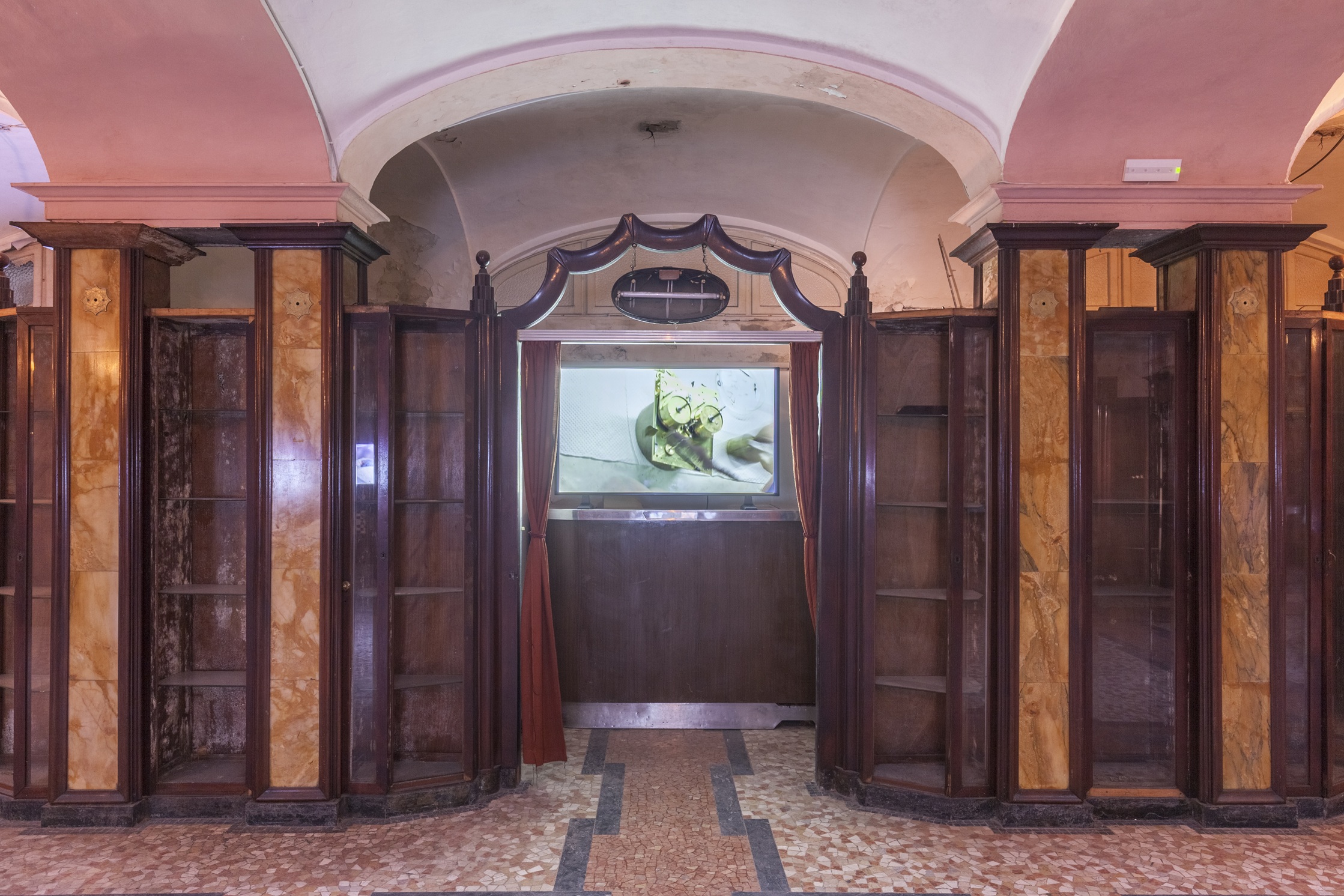 Ali Kazma, Clock Master, 2006 — video HD, dalla serie Obstructions