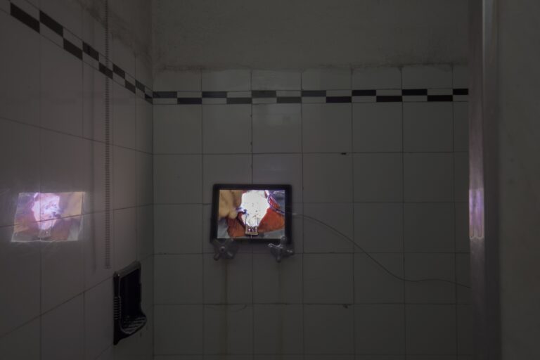 Ali Kazma, Eye, 2015 — video HD from Resistance series