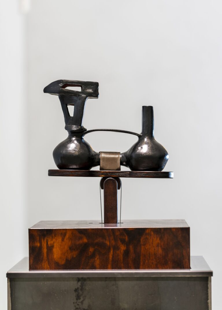 Enrique Ramirez, El lamento del velero invertido, 2021 — Sculpture, water, clay, motorised base